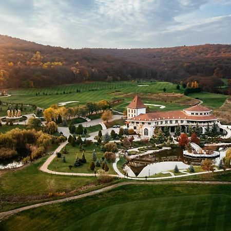 Sungarden Golf & Spa Resort Baciu  Exterior foto Aerial view of the resort