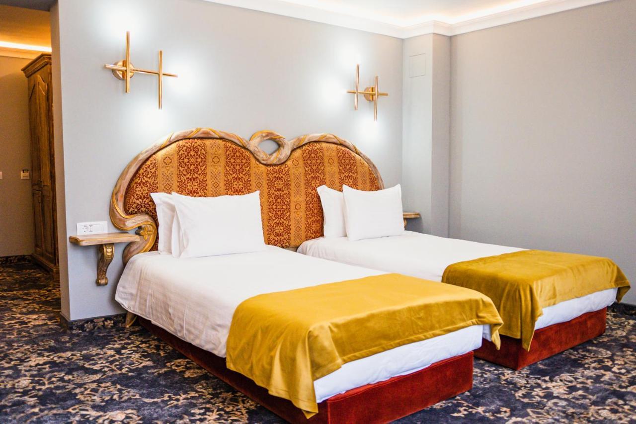 Sungarden Golf & Spa Resort Baciu  Exterior foto A room at the hotel