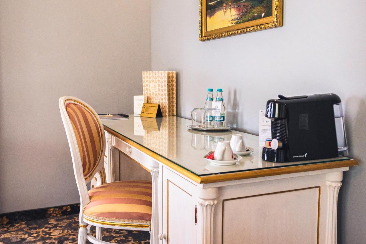 Sungarden Golf & Spa Resort Baciu  Exterior foto A Nespresso machine in a hotel room