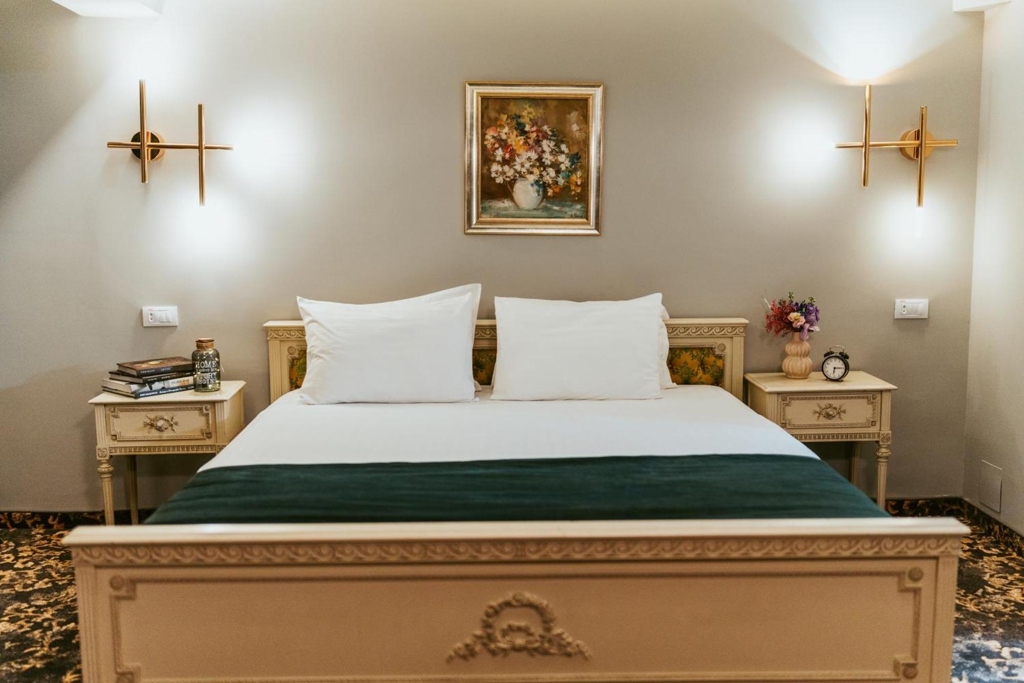 Sungarden Golf & Spa Resort Baciu  Exterior foto A bedroom in the hotel