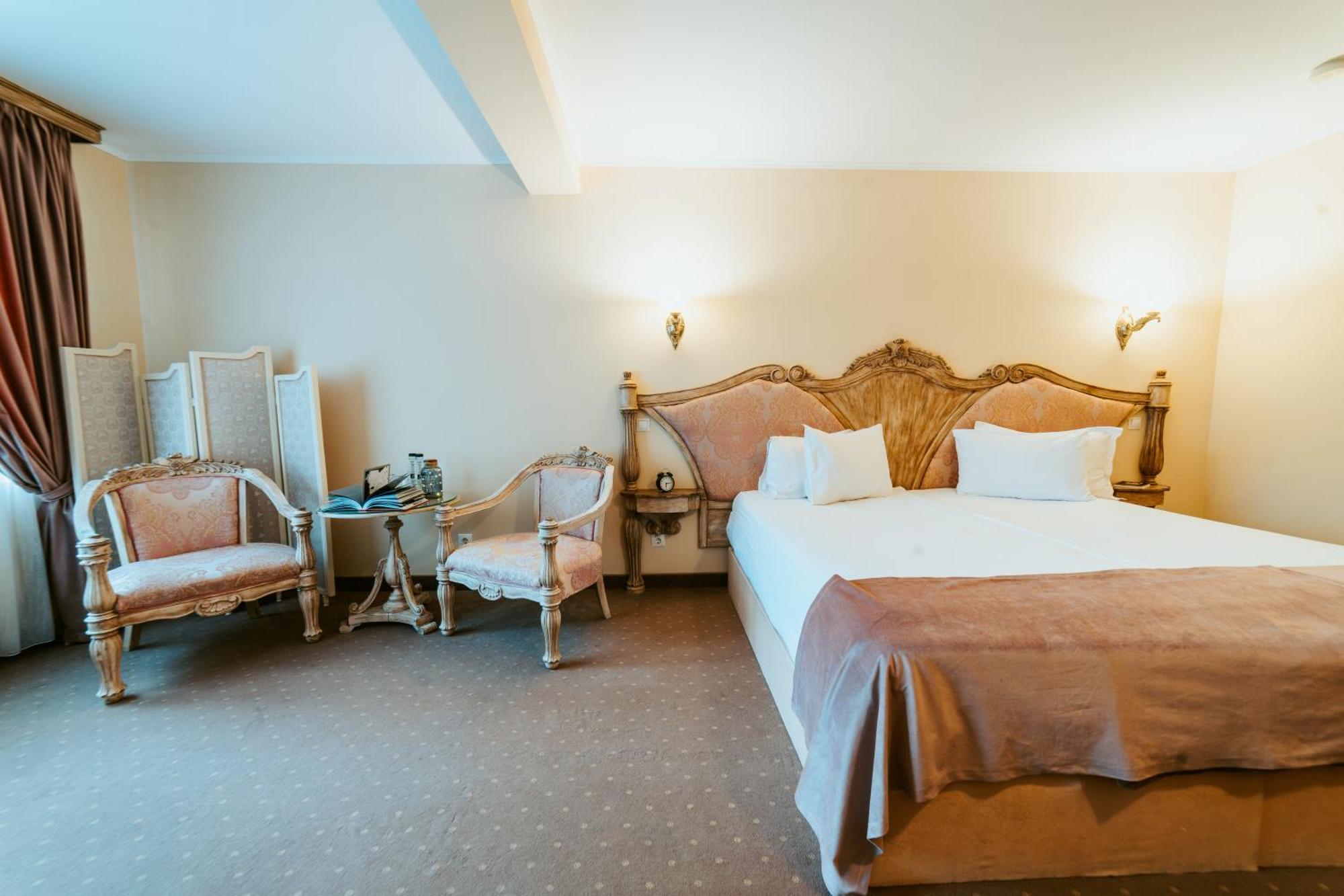 Sungarden Golf & Spa Resort Baciu  Exterior foto A room at the hotel