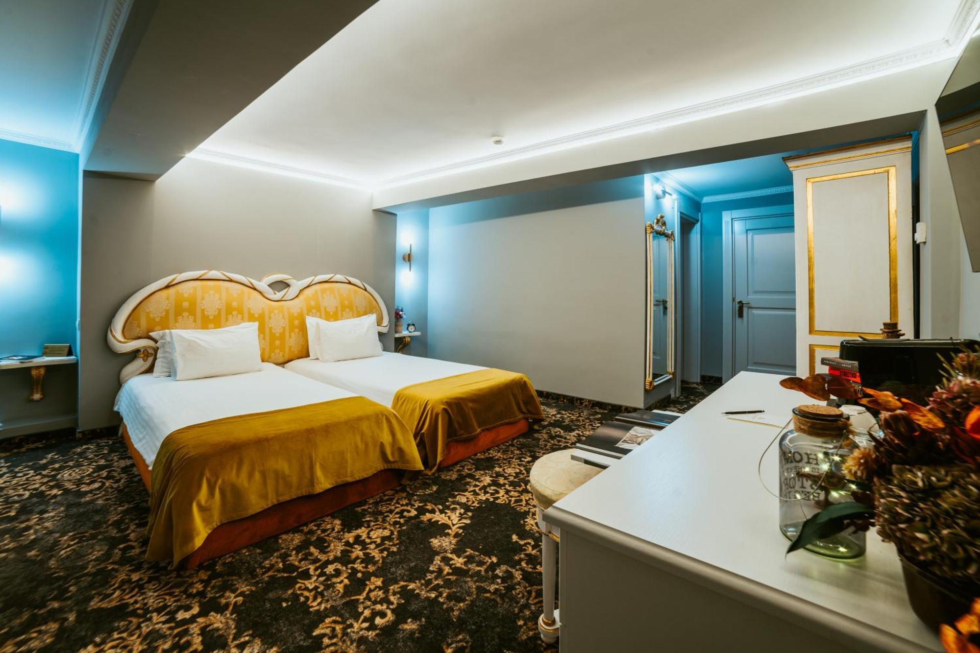 Sungarden Golf & Spa Resort Baciu  Exterior foto A room at the hotel