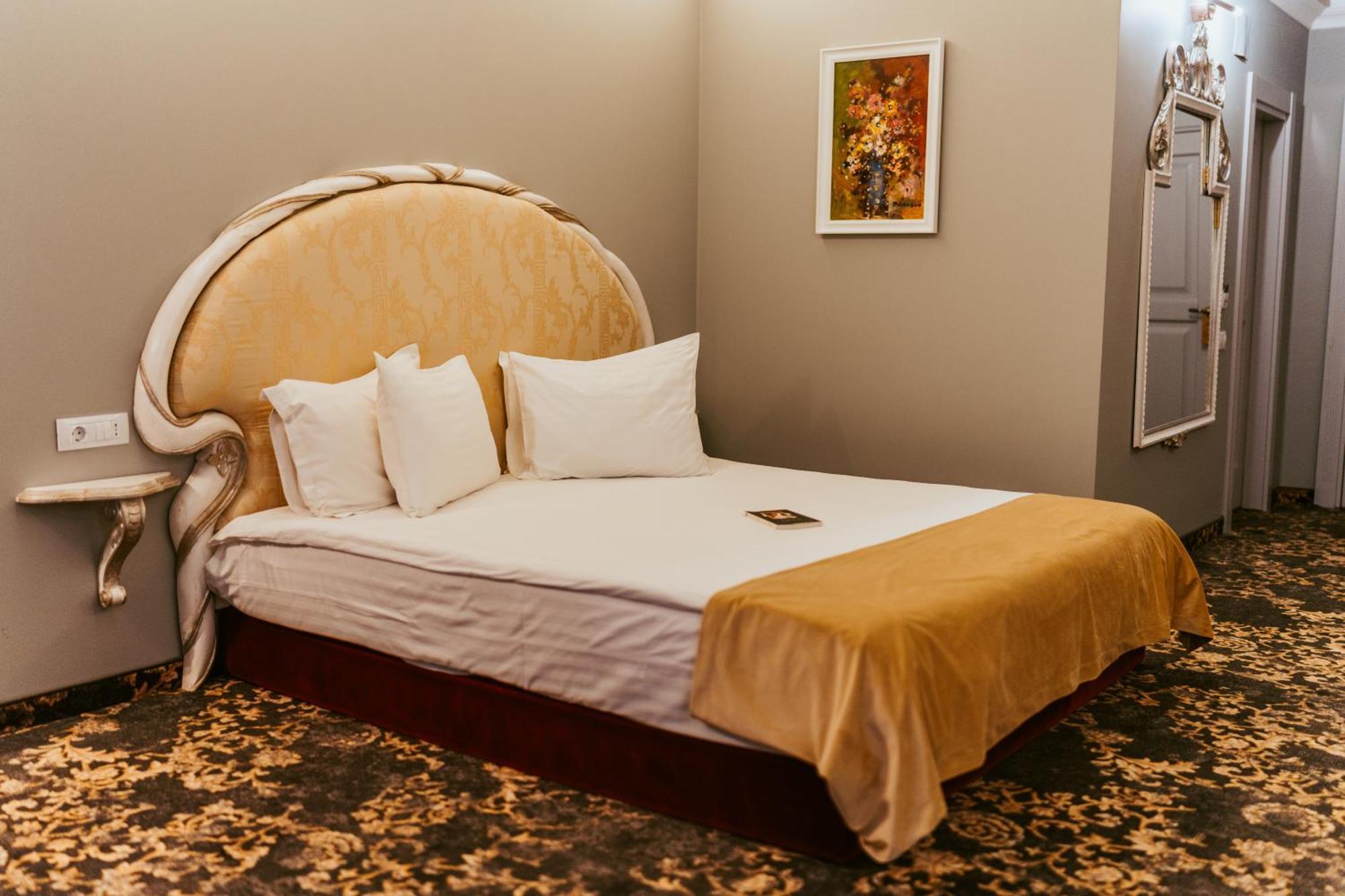 Sungarden Golf & Spa Resort Baciu  Exterior foto A bed