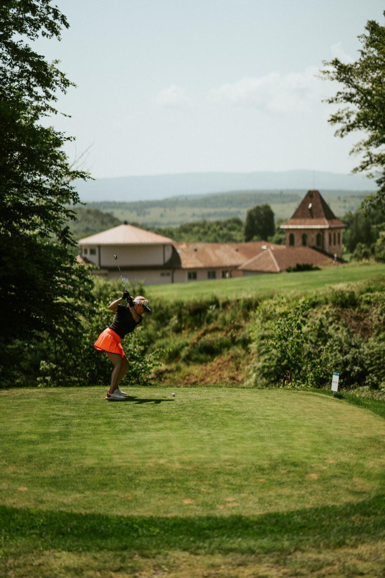 Sungarden Golf & Spa Resort Baciu  Exterior foto
